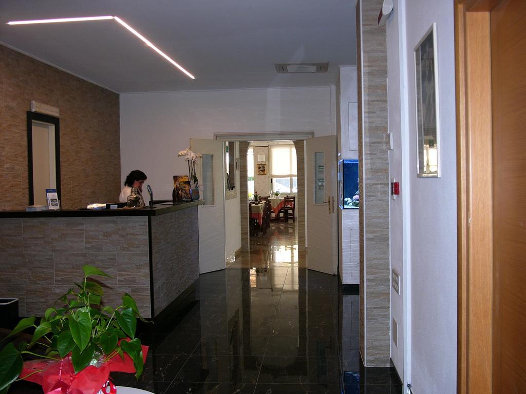 Hotel Lido Deiva Marina Exterior foto